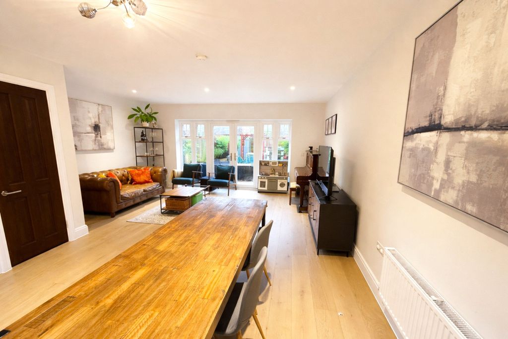 Property photo 2 of 11 Picture No. 16