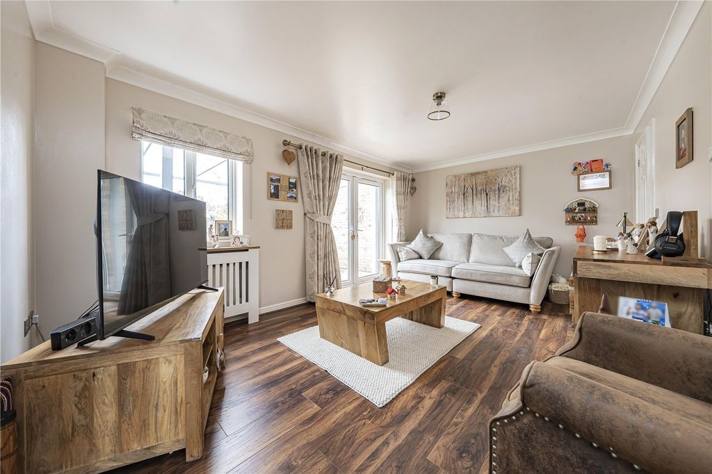 Property photo 2 of 19 Picture No. 01