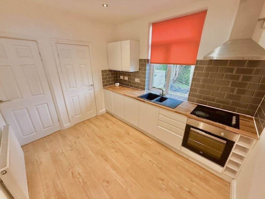 Property photo 1 of 17 Kitchen