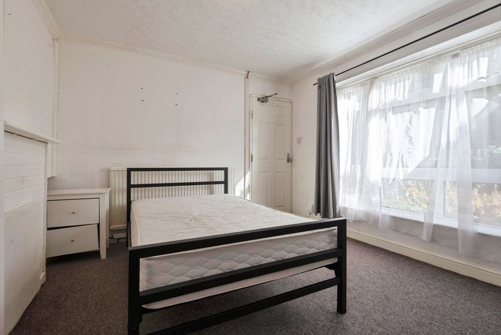 Property photo 3 of 8 Pbox-Img.Jpg