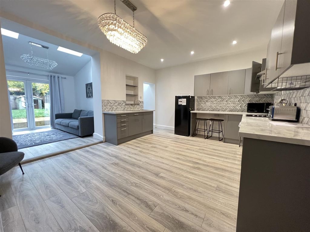 Property photo 2 of 7 Kitchen 1.Jpg