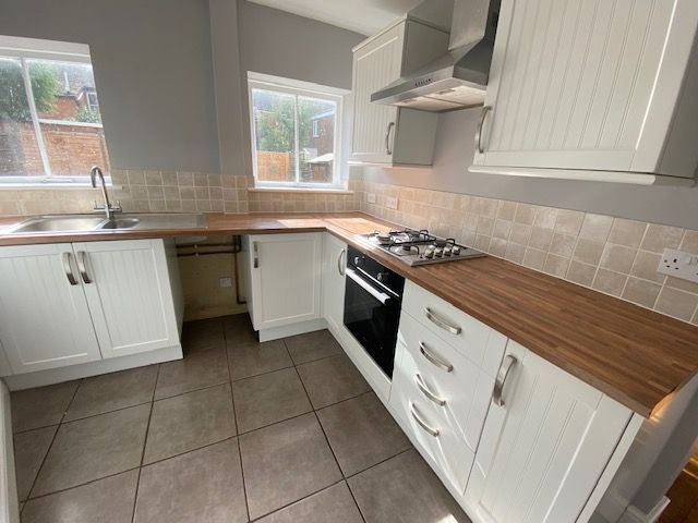 Property photo 3 of 10 Kitchen
