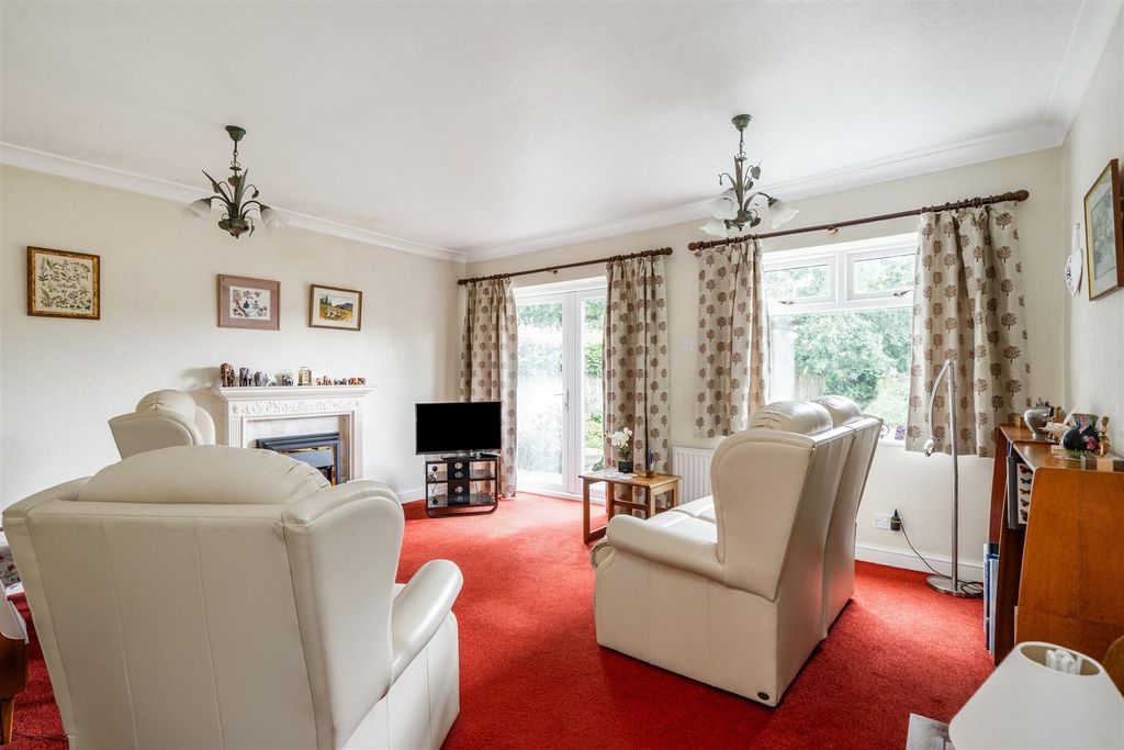 Property photo 3 of 16 81 Mill Lane_9.Jpg