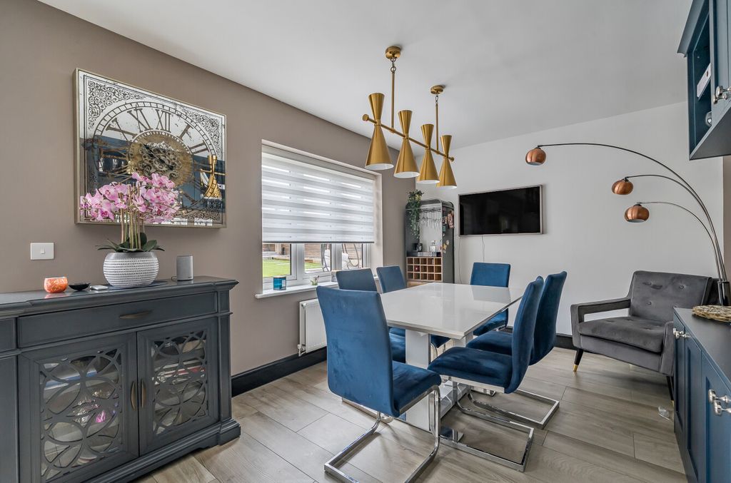 Property photo 2 of 19 1369815-12-68F798...