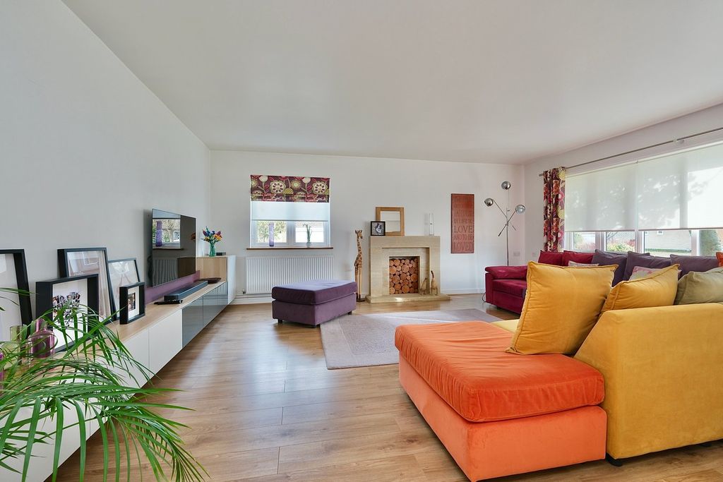 Property photo 3 of 22