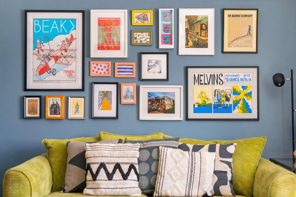 Property photo 3 of 39 0C2Rev - Living Room A.Jpg