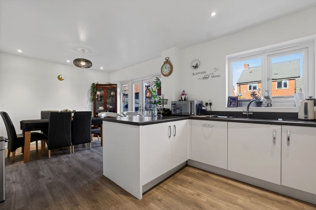 Property photo 3 of 17 Kitchen Dining Room