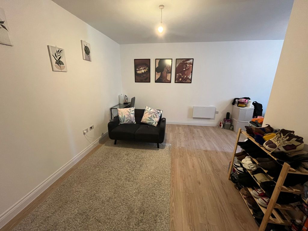 Property photo 3 of 12 Room 2- £700 Available From 01/07/2026