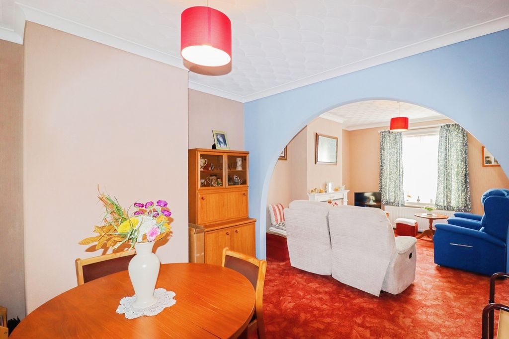 Property photo 2 of 17 Photo