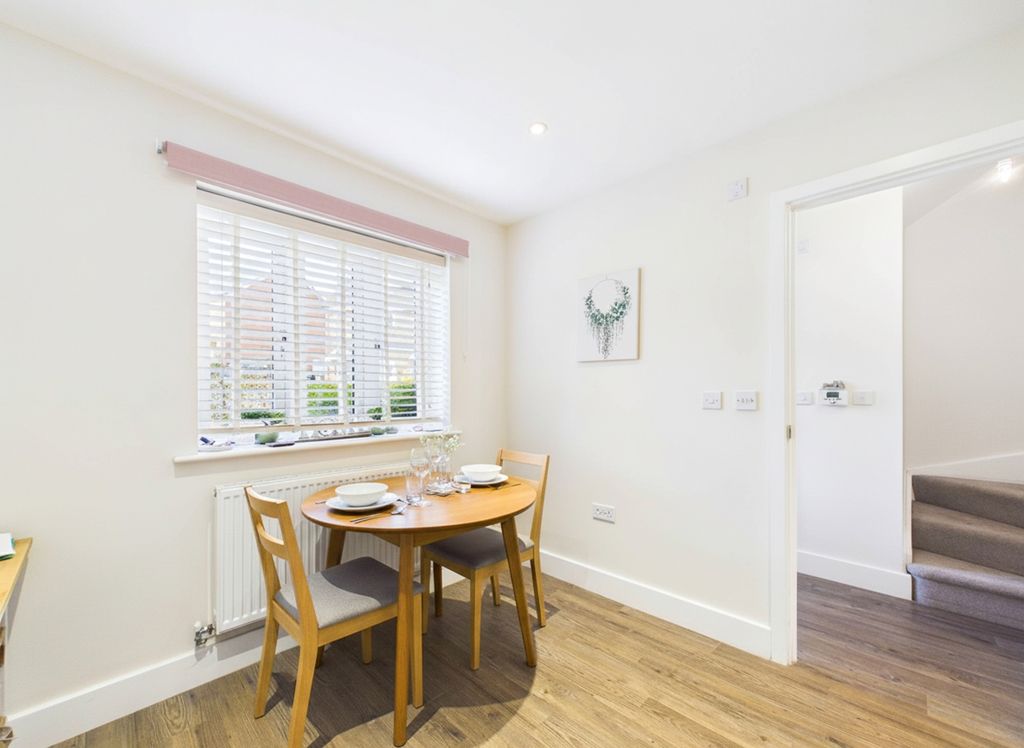 Property photo 3 of 11 Dining Area