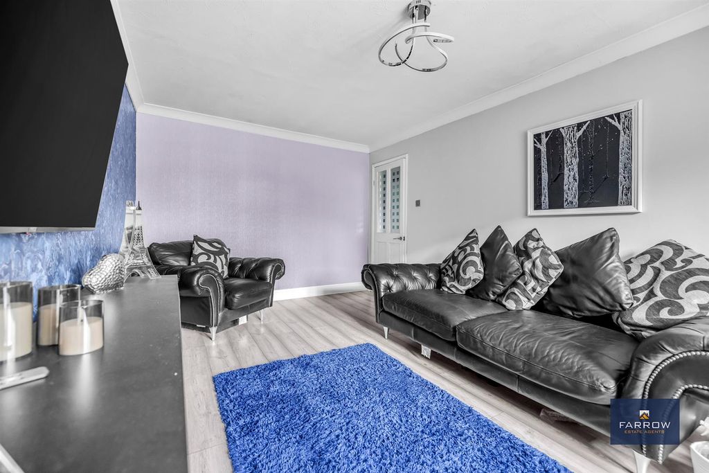 Property photo 3 of 34 Living Room