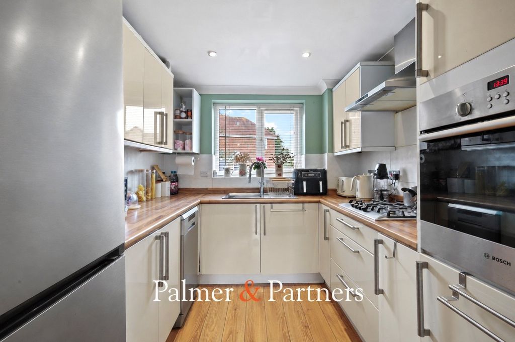 Property photo 2 of 12 Picture No. 22