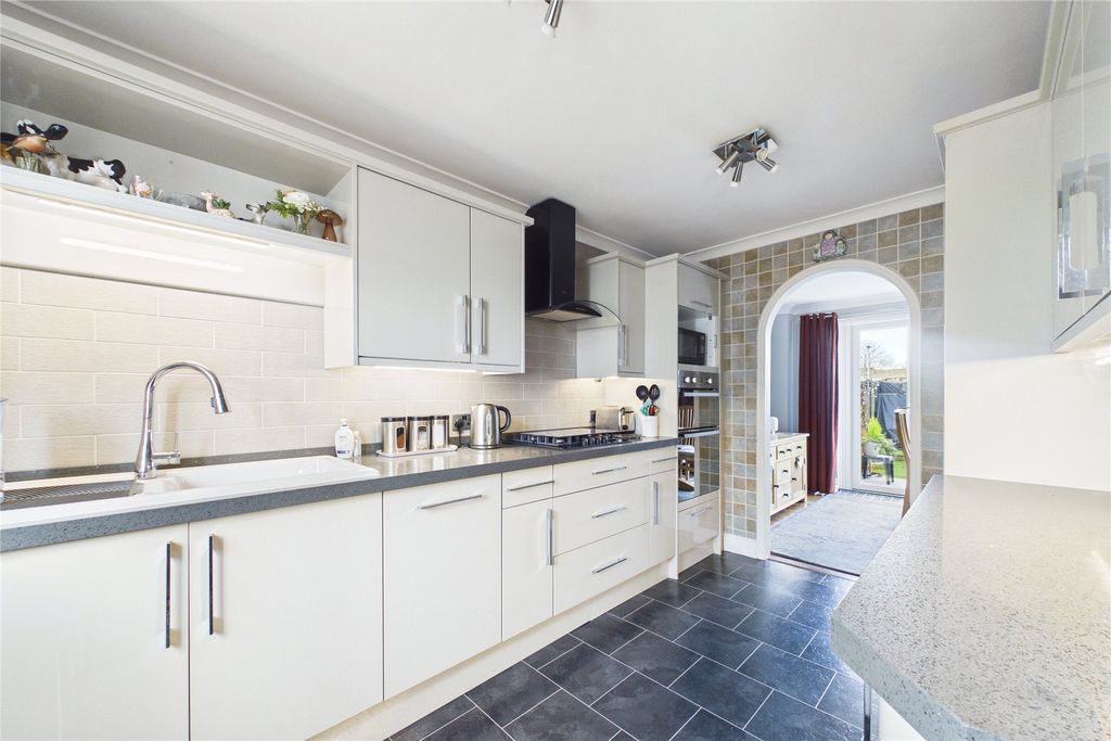 Property photo 2 of 14 Picture No. 11