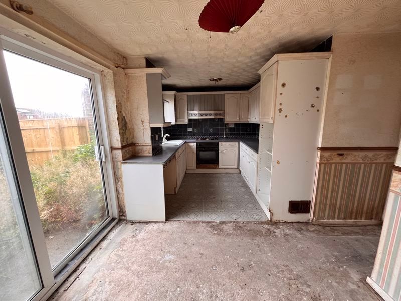 Property photo 3 of 11 Dining Kitchen