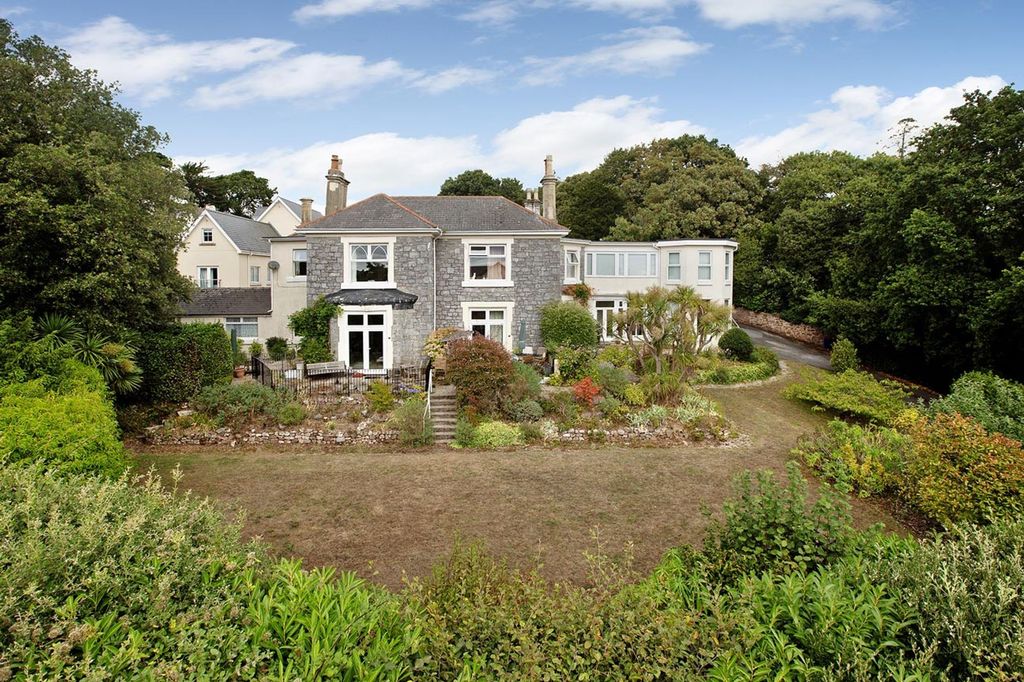 Property photo 1 of 18