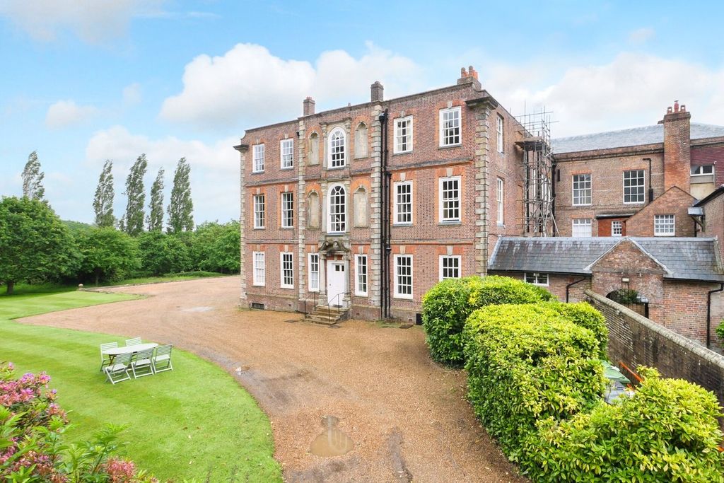 Property photo 1 of 29
