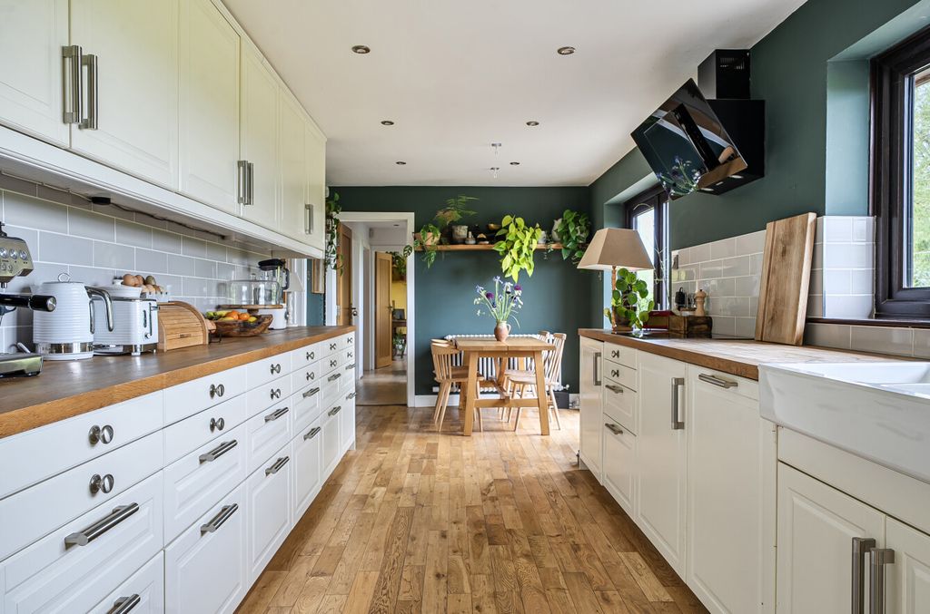 Property photo 2 of 29 Kithen/Diner
