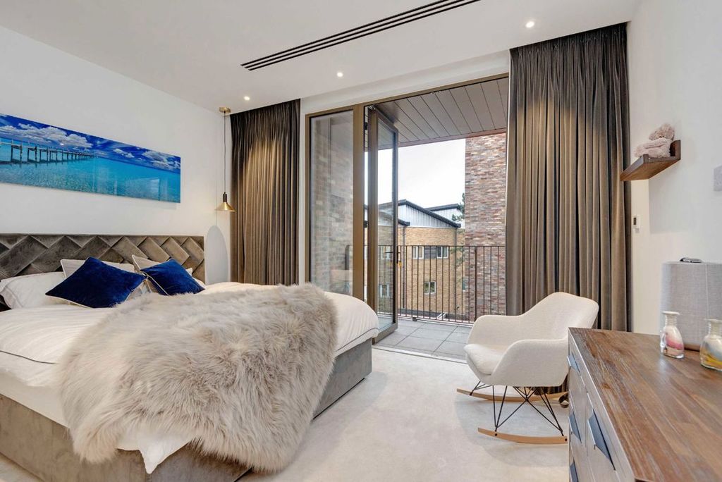 Property photo 3 of 6