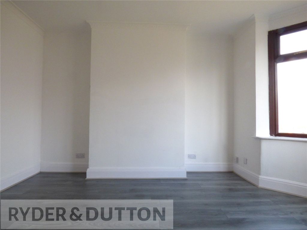 Property photo 2 of 17 Lounge