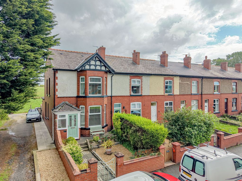 Property photo 1 of 32