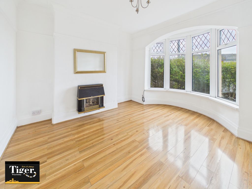 Property photo 2 of 16 Cam02176G0-Pr0818-Still001