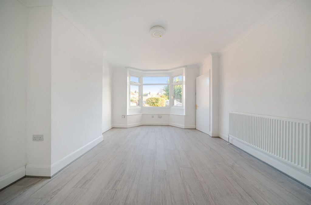 Property photo 3 of 16 1382872-18-691B43...