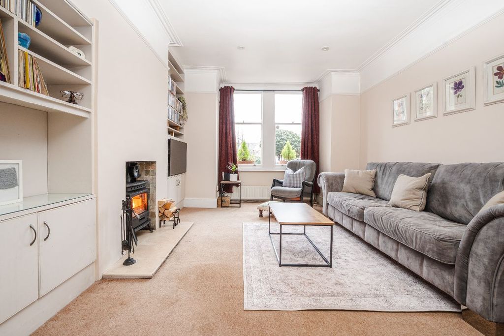 Property photo 2 of 30