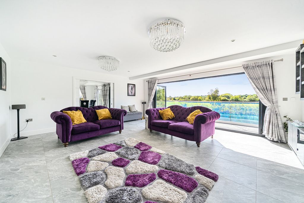 Property photo 2 of 24 1347579-41-68Bec0...