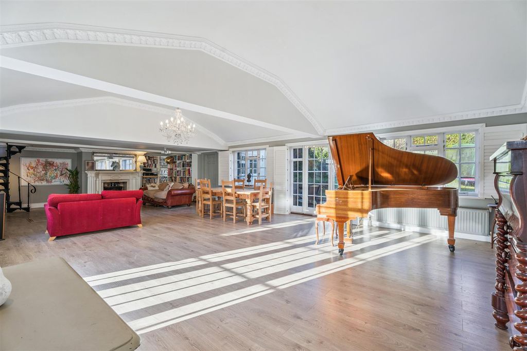 Property photo 2 of 25 Living Room