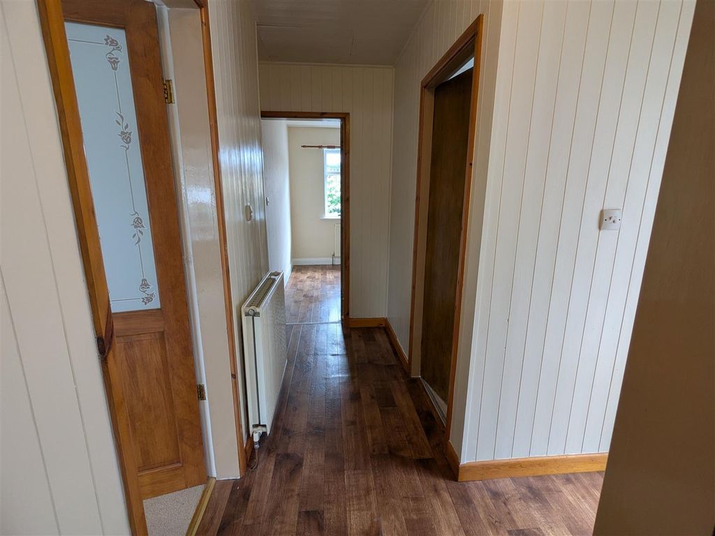 Property photo 3 of 14 Entrance Hall