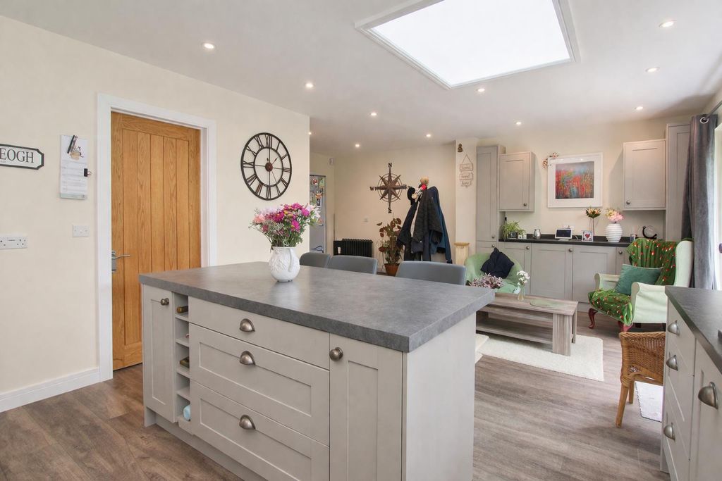 Property photo 3 of 21 Kit C.Jpg