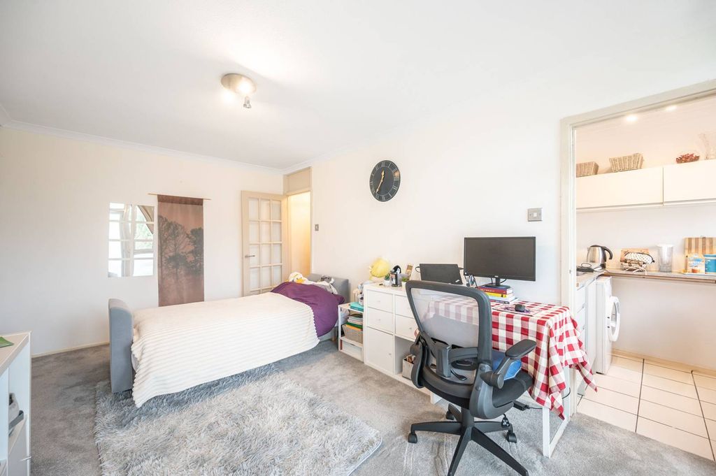 Property photo 2 of 6