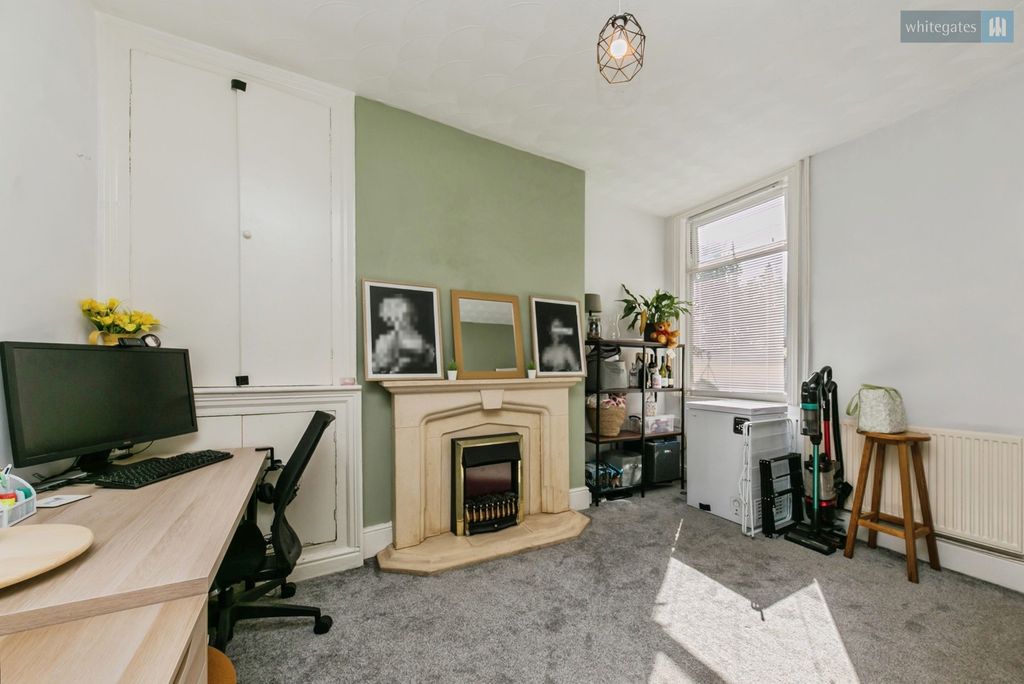 Property photo 2 of 16 Pbox-Img.Jpg