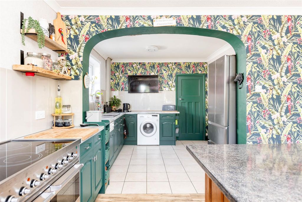 Property photo 3 of 23 Kitchen/Diner