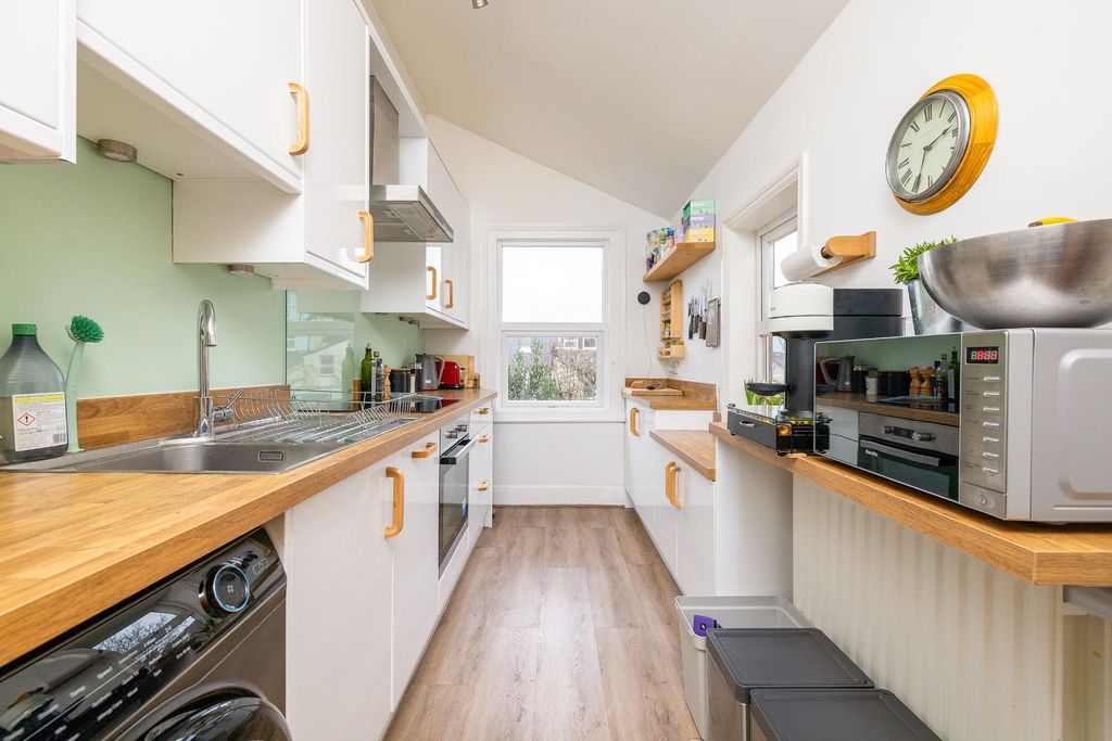 Property photo 3 of 23 Char5261-Cn.Jpg