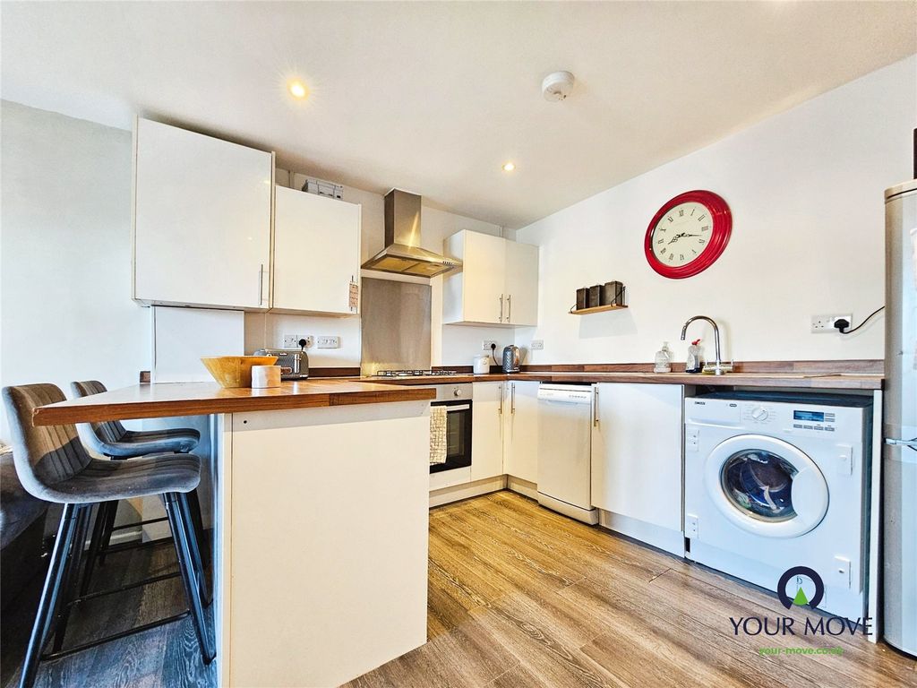 Property photo 2 of 10 Kitchen