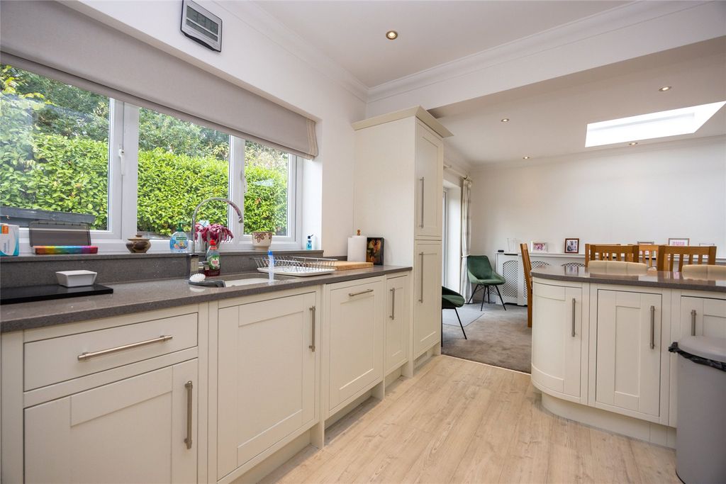Property photo 2 of 17 Picture No. 15