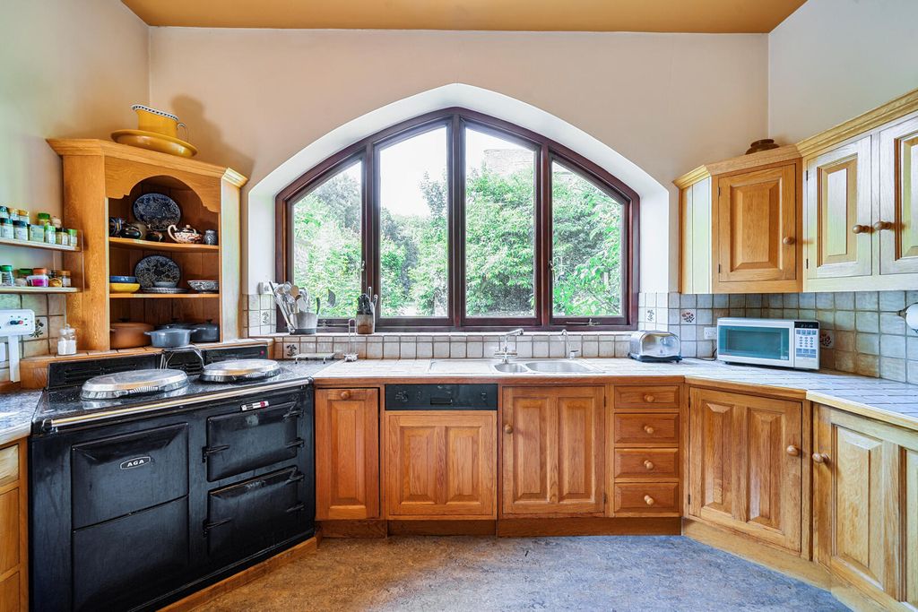 Property photo 3 of 28 Kitchen