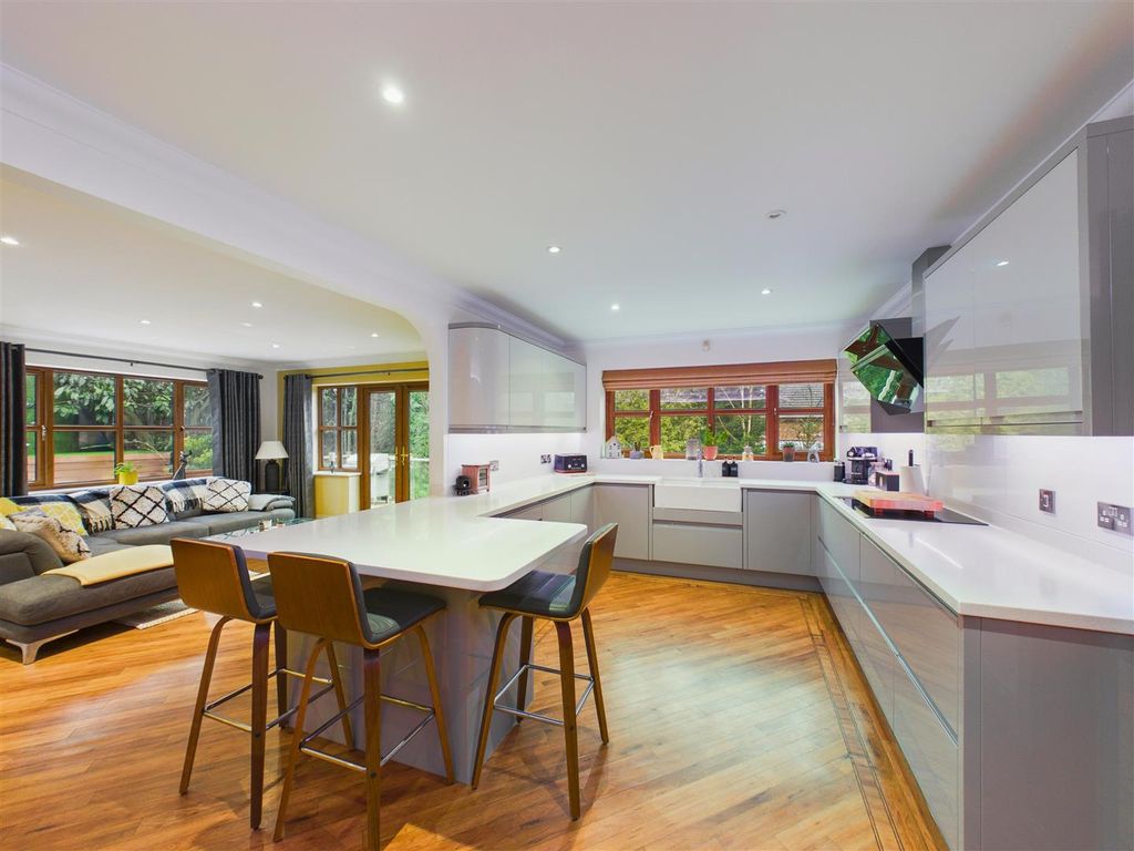 Property photo 2 of 29 Kitchen