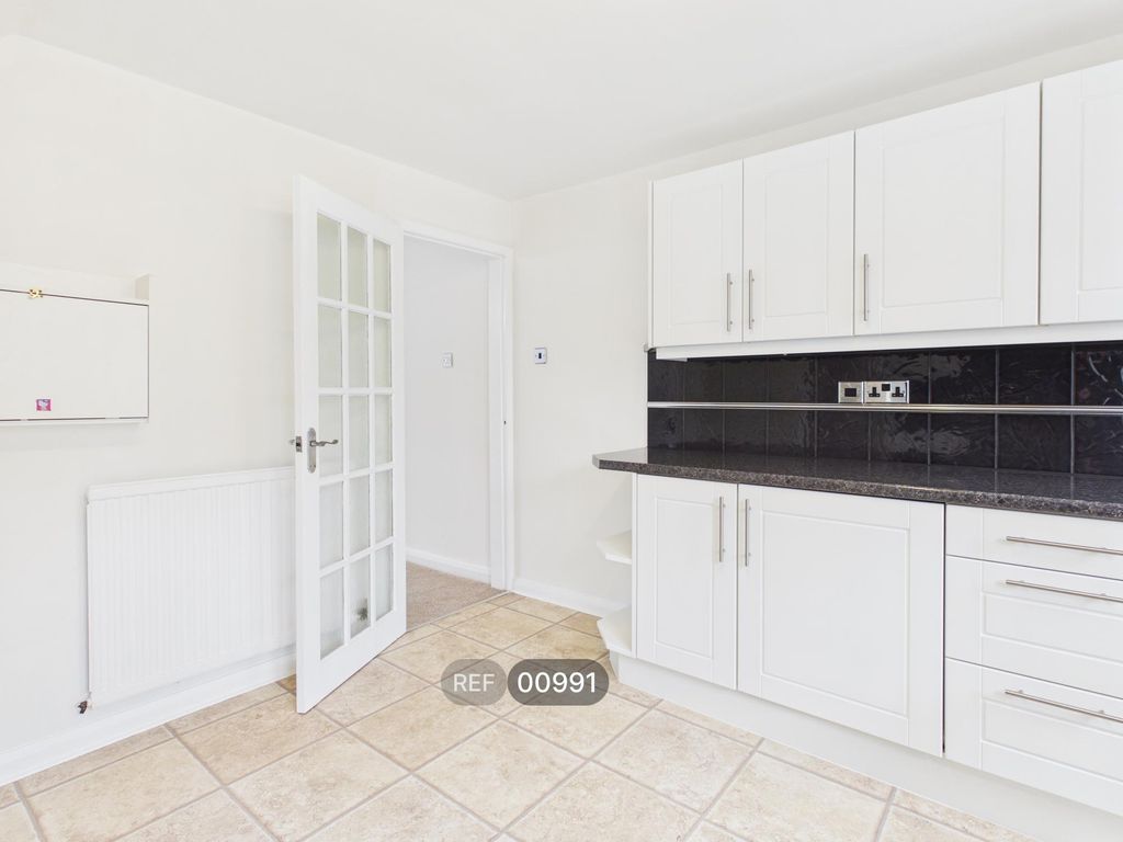 Property photo 3 of 23 Kitchen