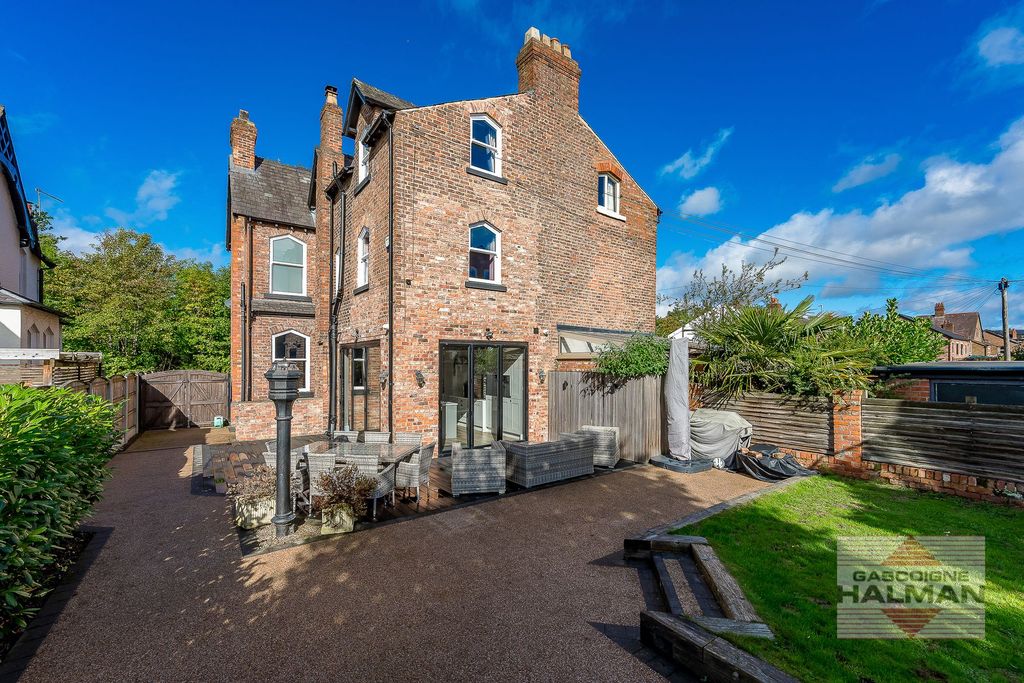 Property photo 2 of 36