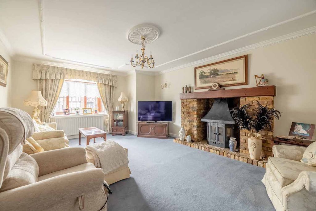 Property photo 2 of 25