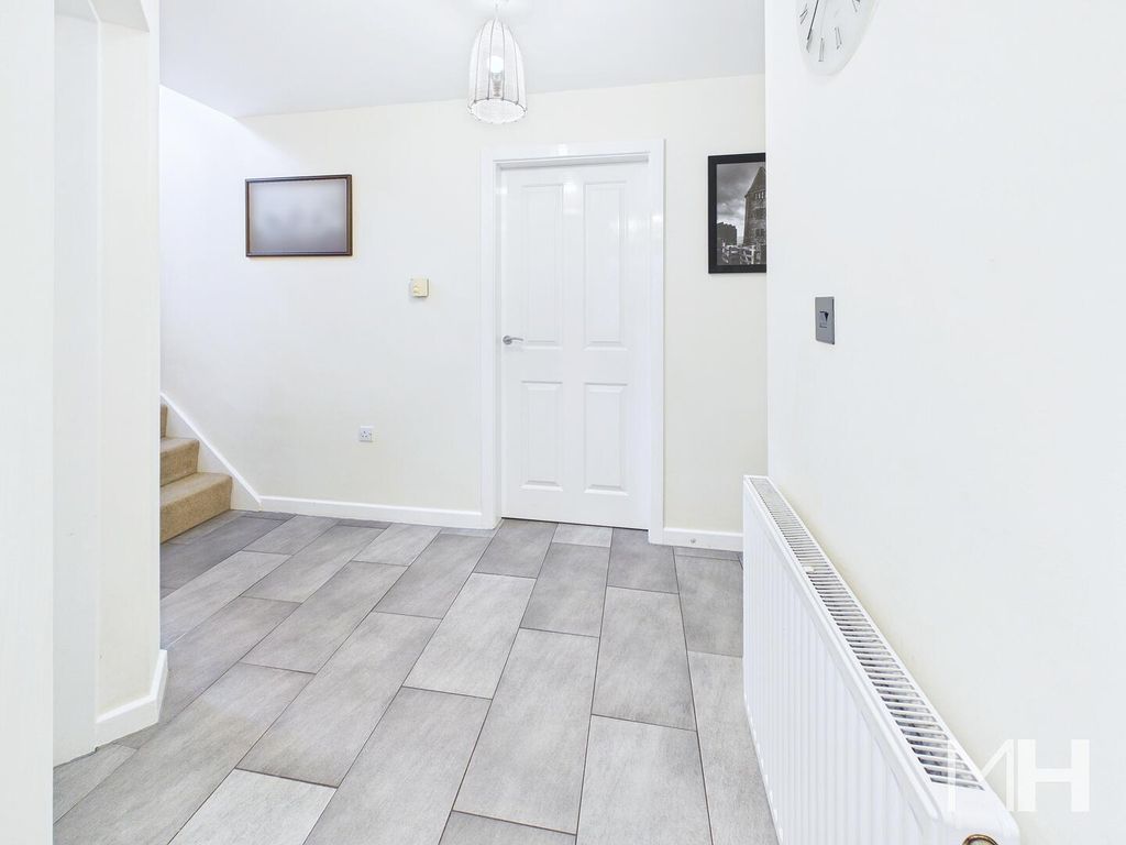 Property photo 3 of 19 Hallway