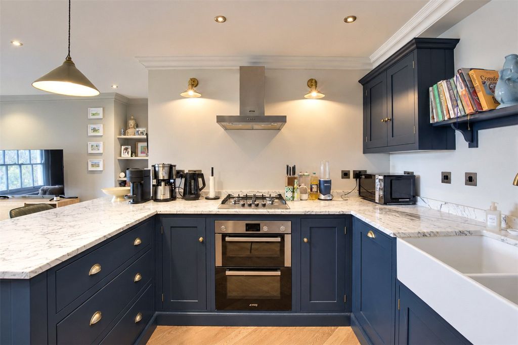 Property photo 2 of 18 Picture No. 37