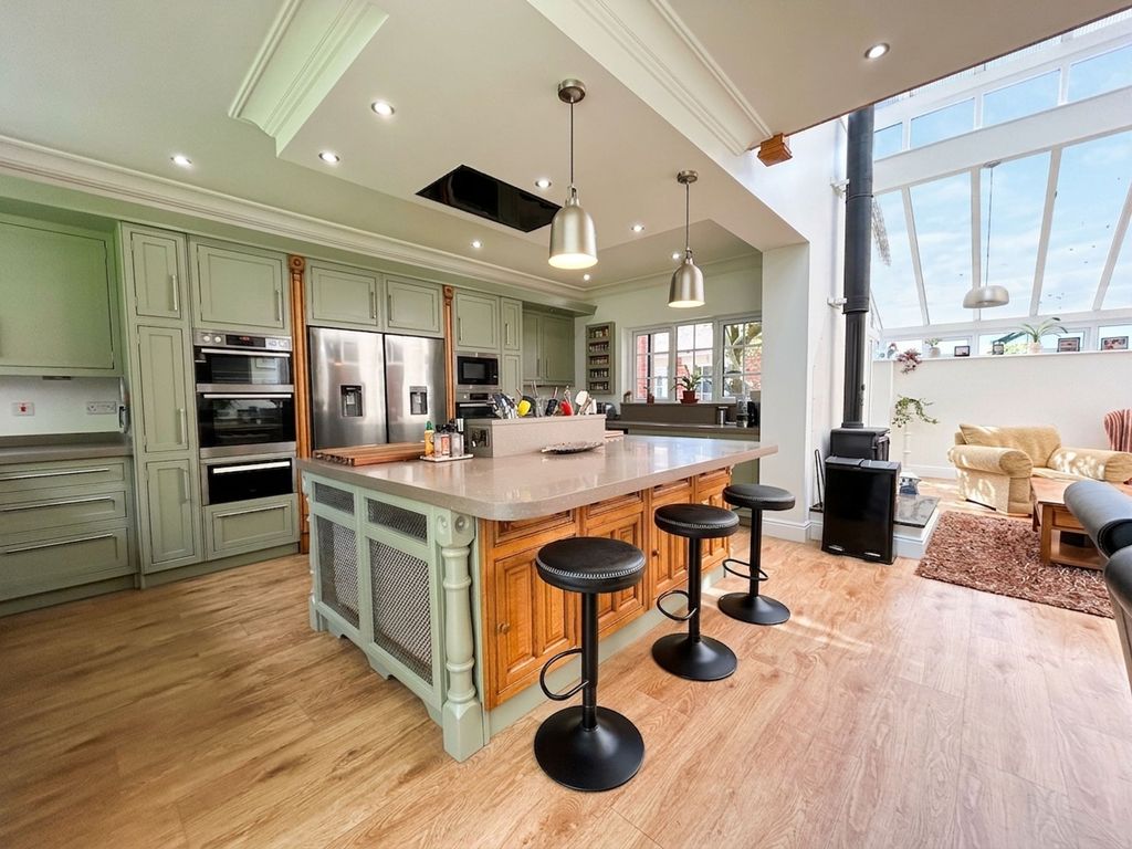 Property photo 2 of 48