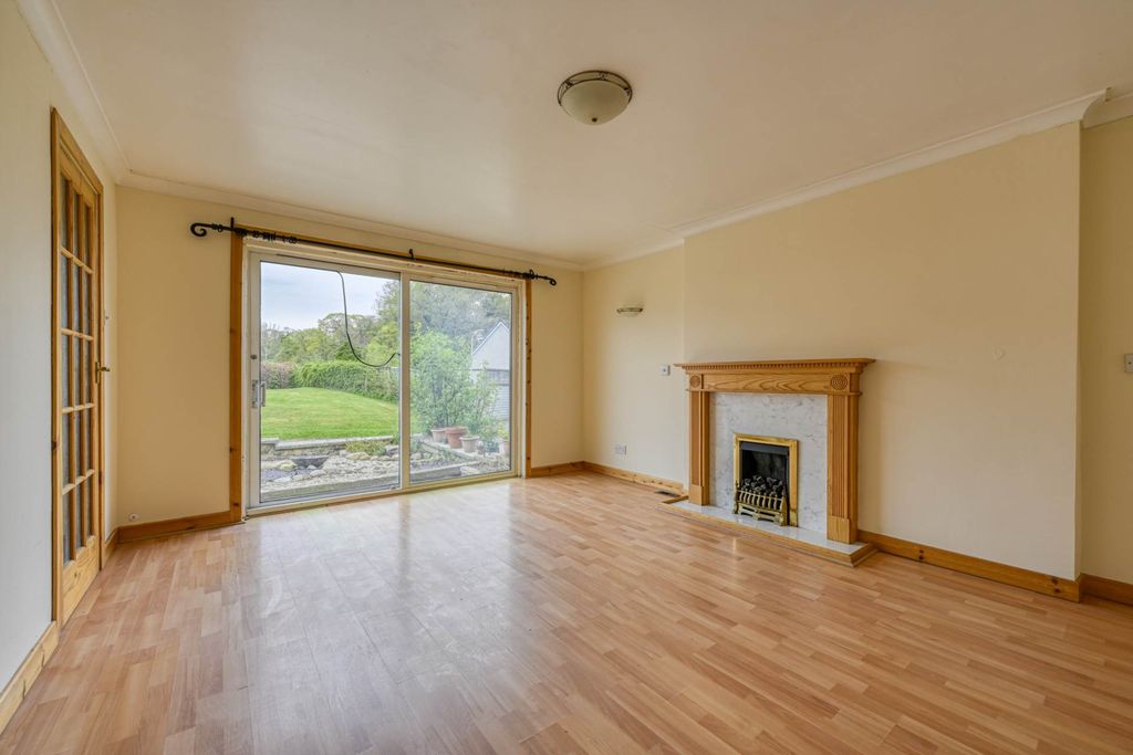 Property photo 3 of 27