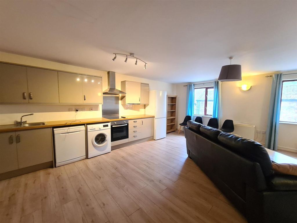 Property photo 1 of 5 3 Chapel Court