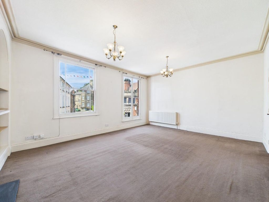 Property photo 3 of 17 Cam03810G0-Pr0331-Still002.Jpg