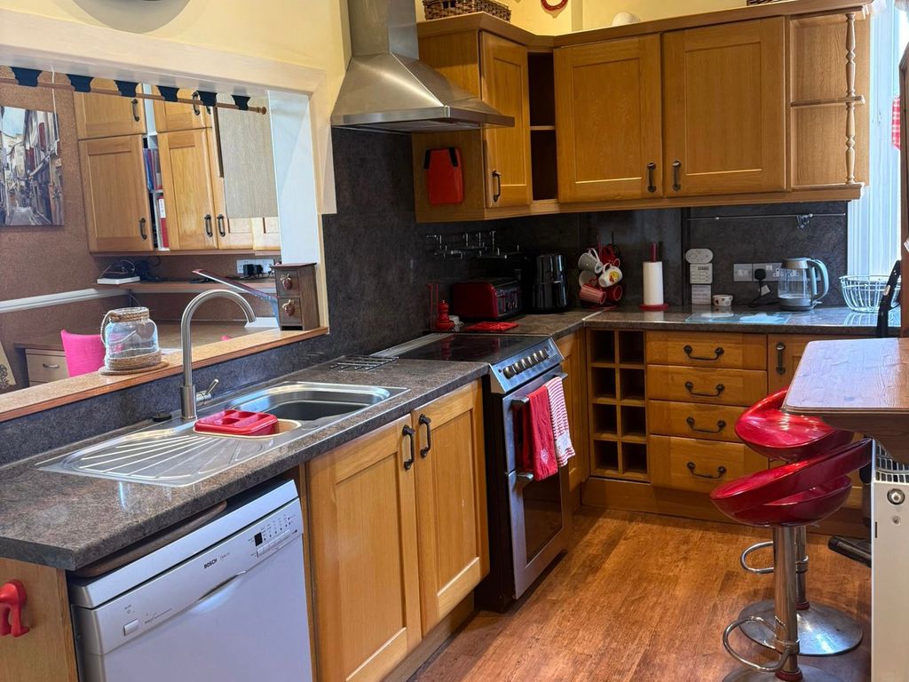 Property photo 2 of 12 Image