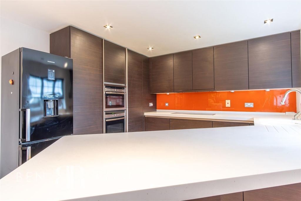 Property photo 2 of 32 Kitchen